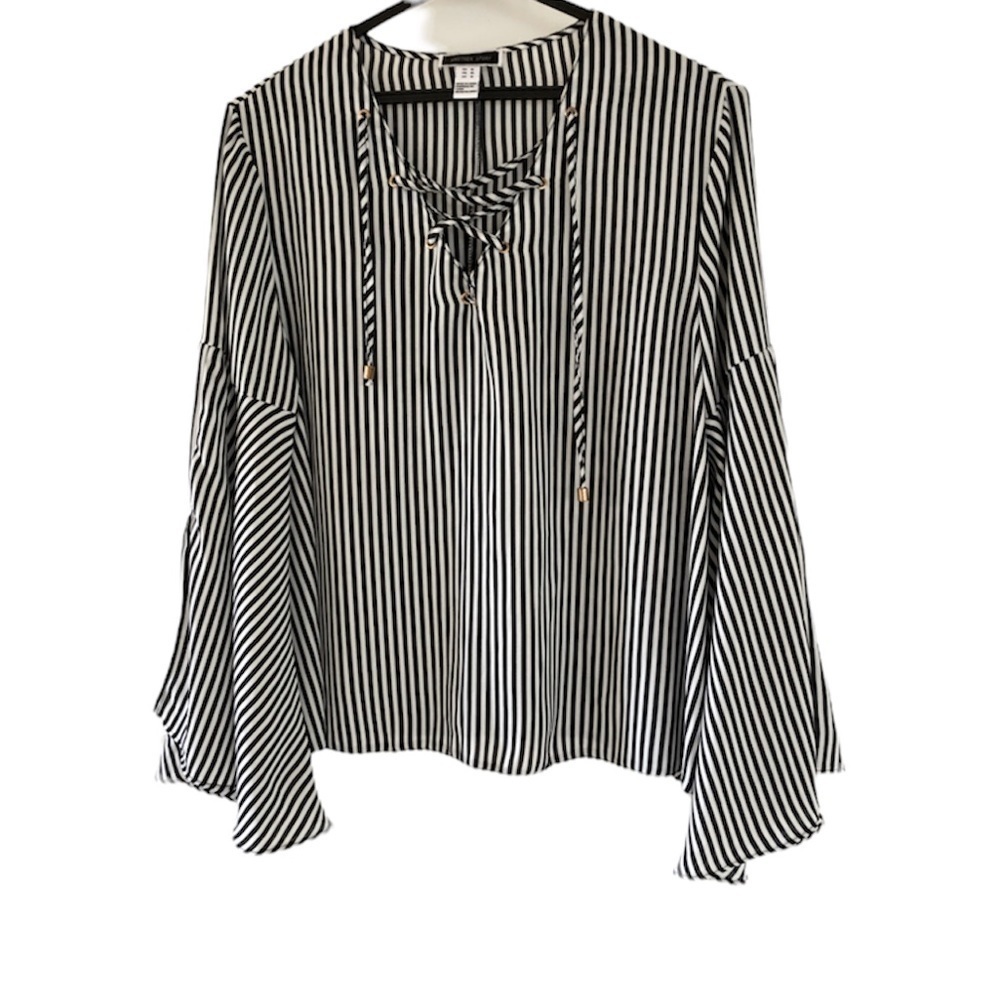 ANOTHER STORY flutter bell sleeve lightweight blouse. Lace up Boho. B&W Medium